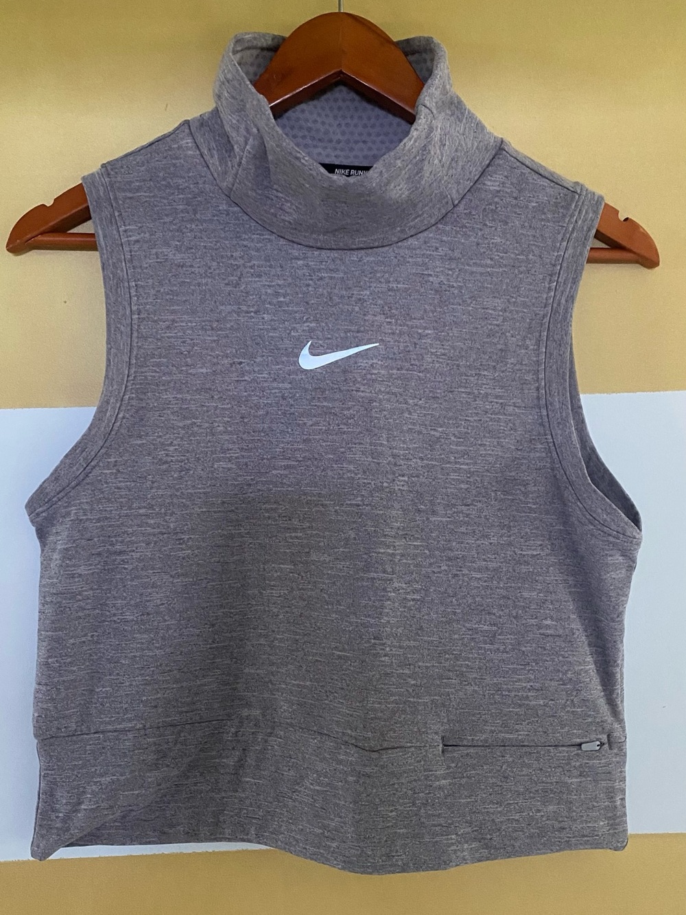 Nike Women’s Sleeveless Turtleneck Crop Top - Heather Gray